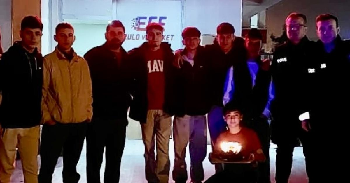 samsunda genclerden polislere surpriz 84RRLOEO.jpg