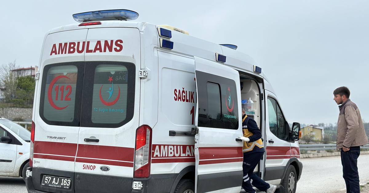 sinopta trafik kazasi otomobil ile motosiklet carpisti 1 yarali OQulBxU9.jpg