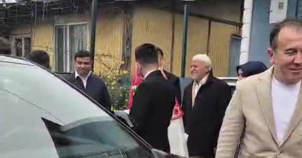 zonguldakta gelin arabasinin yolunu sopayla kesti XjyHez8p.jpg
