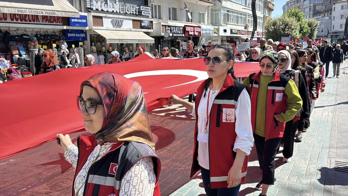 AA 20250515 37957759 37957751 BOLUDA AILE HAFTASI KAPSAMINDA KORTEJ YURUYUSU DUZENLENDI (1)