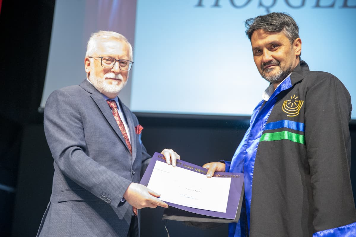 AA 20250522 38040396 38040395 OKUMA AZMIYLE 6 DIPLOMA SAHIBI OLDU EGITIM SERUVENI BITMEDI