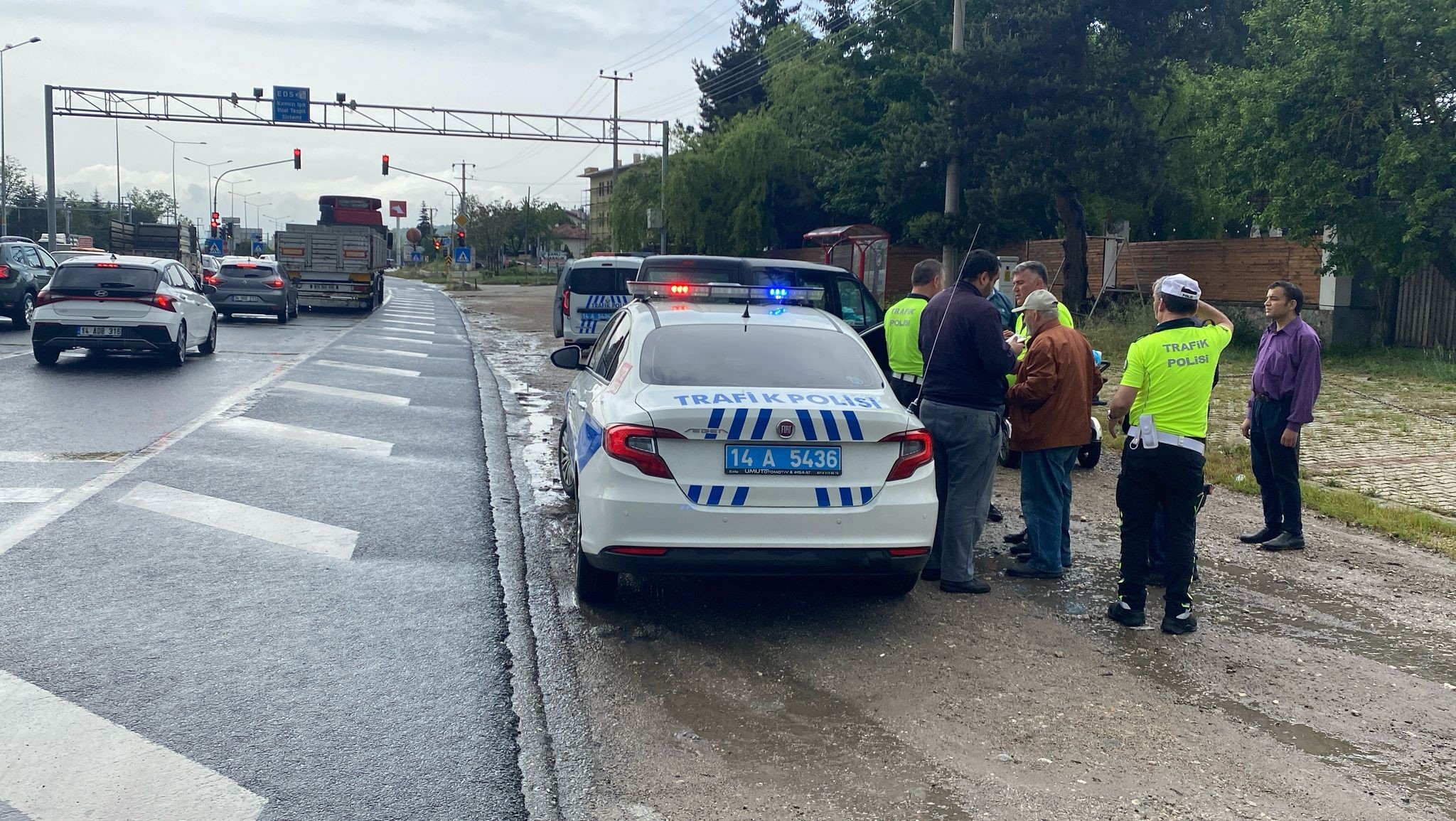 BOLU'DA 3 ARAÇLI ZİNCİRLEME KAZA: 1 YARALI