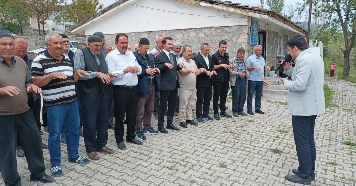 amasyanin ilcesinde yagmur duasi yapildi MjcESSwX.jpg