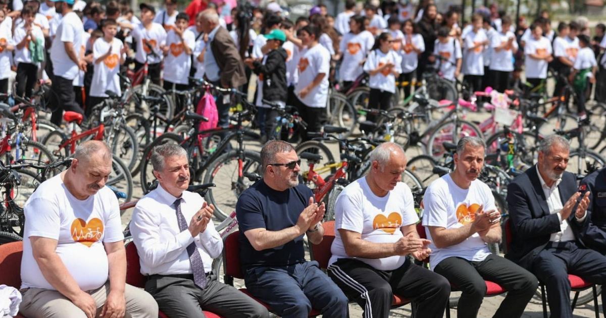 ankara sincanda bisiklet turu ve hidirellez kutlamasi bir arada 4KE2EGPT.jpg