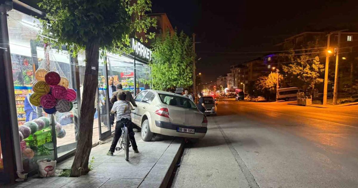 ankara sincanda otomobil markete daldi 6su1iVkt.jpg