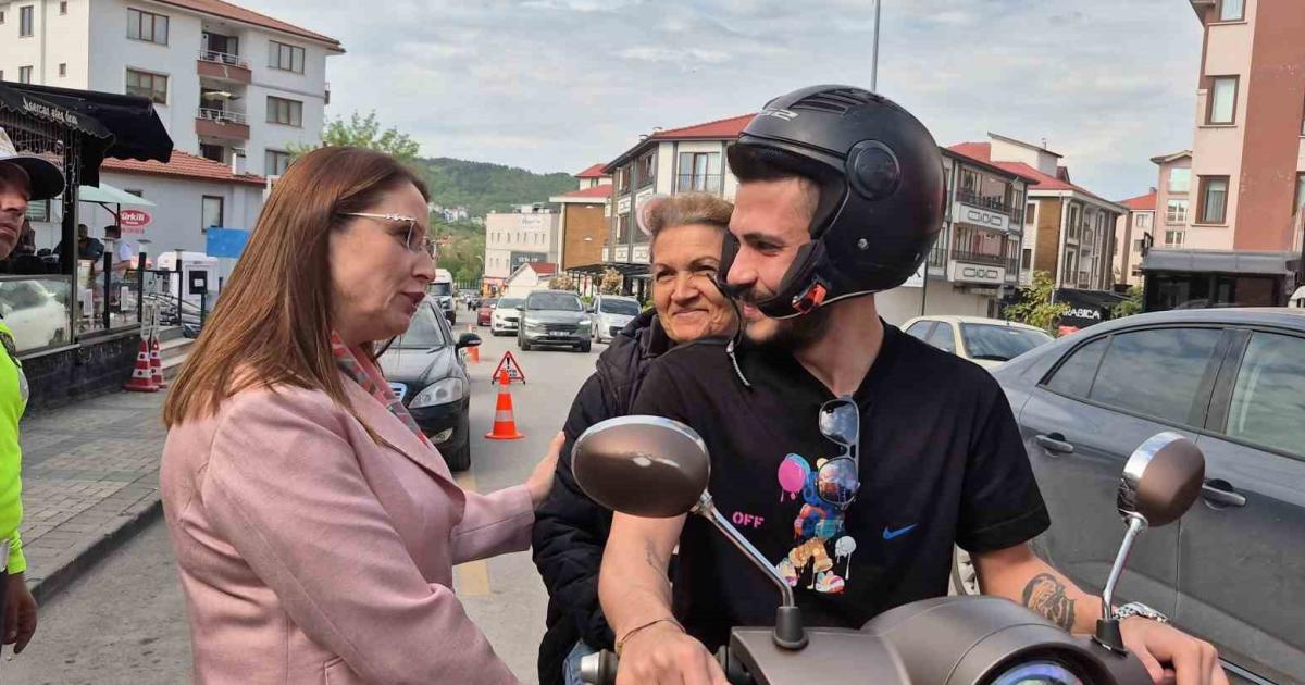 bartinda kasksiz motosiklet yolcusu valiye yakalandi 7UPh3qNm.jpg