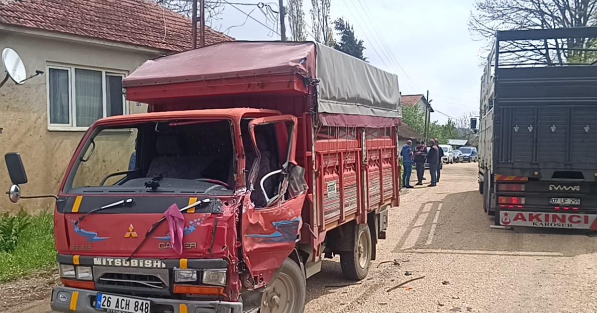 bilecik pazaryerinde trafik kazasi bir kisi yaralandi Yzrn6SXh.jpg