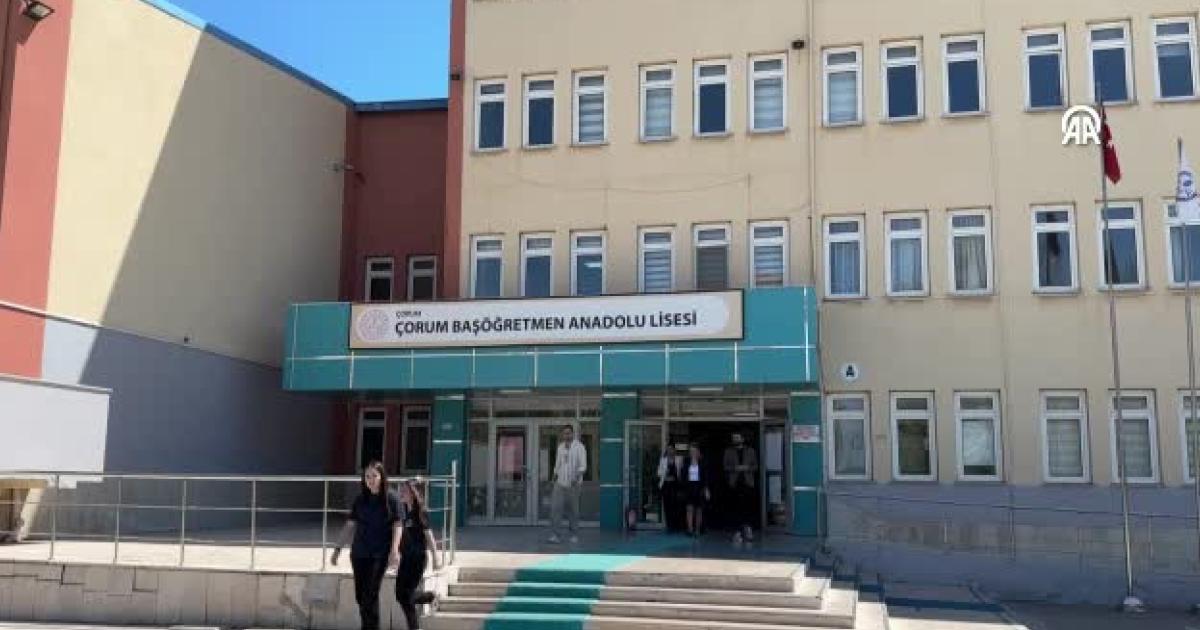 corumda okul koridoru sanat galerisine dondu SXi8jYTq.jpg