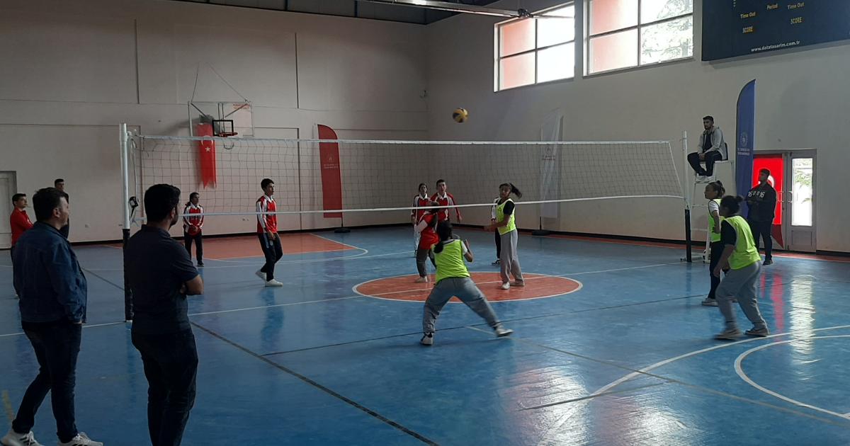 corumun ilcesinde voleybol turnuvasi duzenlendi hlHprxUY.jpg
