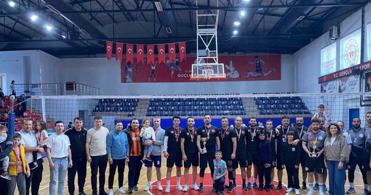 duzce emniyeti voleybol sampiyonu oldu UKZgCvGB.jpg