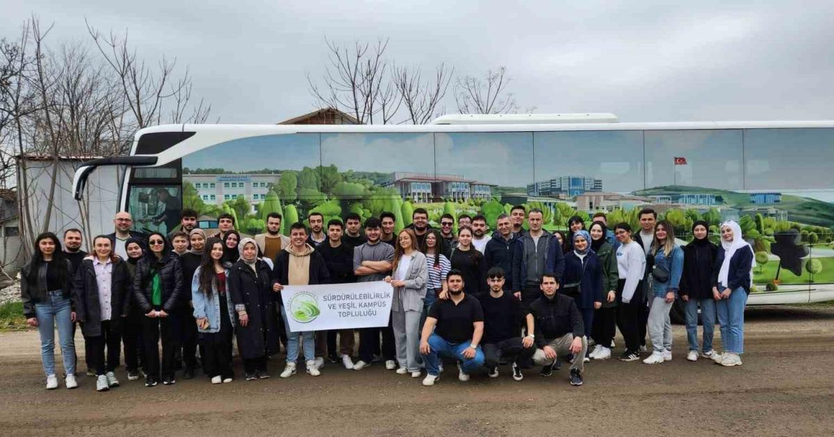 duzce universitesi ogrencileri fidanlari toprakla bulusturdu gIEdvK5l.jpg