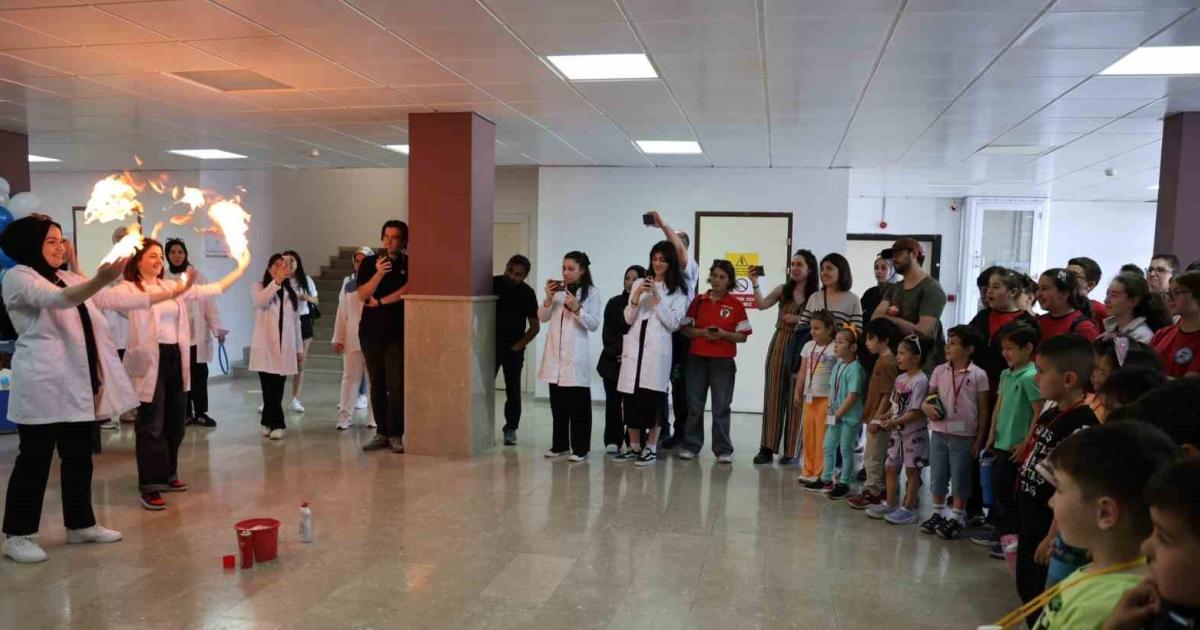 duzce universitesinde fen egitimi sergisi Juz5tCvw.jpg