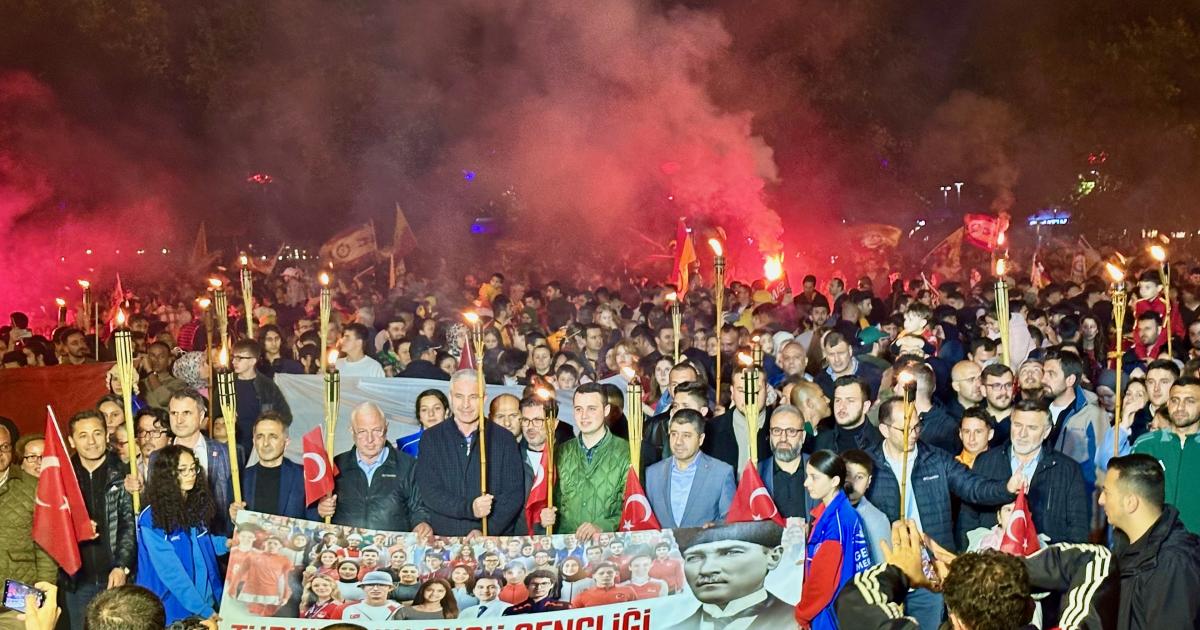 duzcede genclik haftasi kortej yuruyusu yapildi N6fbr4MY.jpg