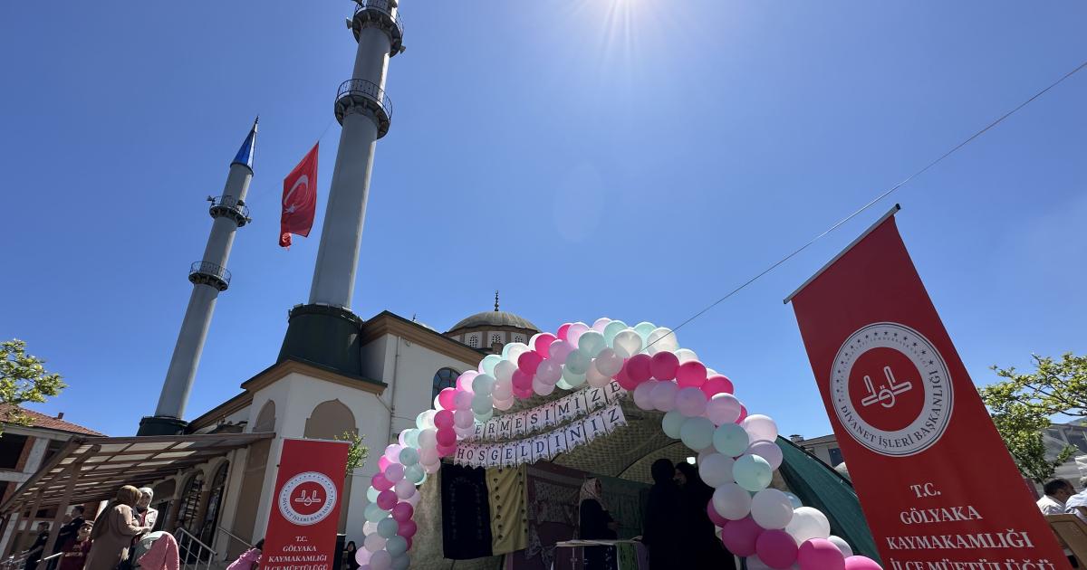 duzcede kuran kurslari yararina kermes duzenlendi IOkUXa5e.jpg