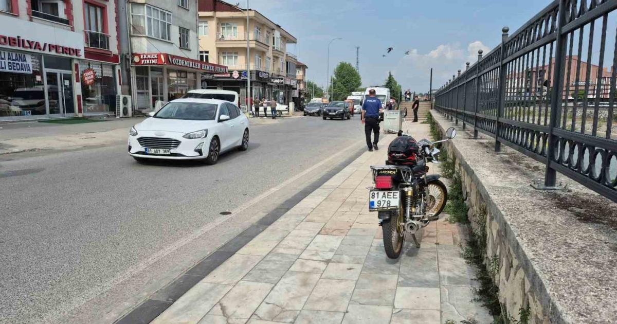 duzcede motosiklet kazasi iki kisi yaralandi uywPyRje.jpg