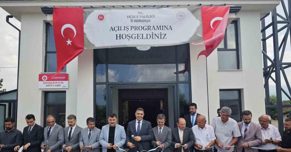 duzcede yeniden insa edilen batakliciftlik camii acildi RGiw7hcs.jpg