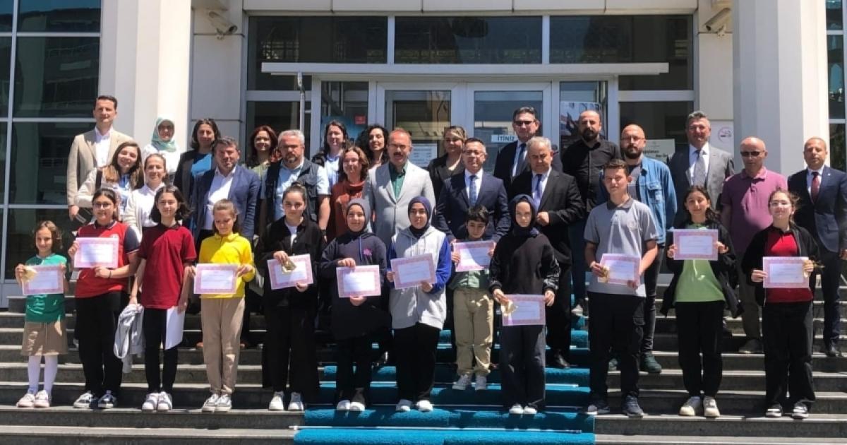 giresunda ogrencilere odulleri verildi kdcT4hfw.jpg