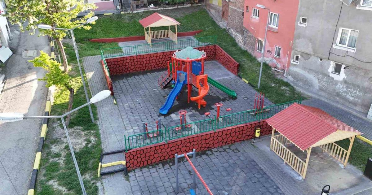 karabuk belediyesi parklari yeniliyor cpQZIRZb.jpg