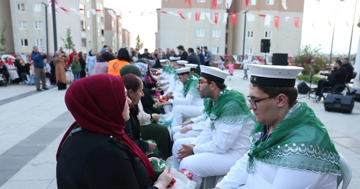 kocaeli cayirovada ozel bireylere asker kinasi yakildi wYEQGVaX.jpg