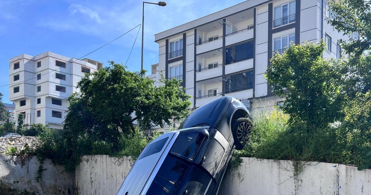 samsunda geri giden cip istinat duvarindan dustu uRBepGeM.jpg