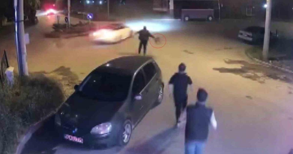 sapancada drift yapan otomobile tabureyle mudahale 8CYayUJQ.jpg