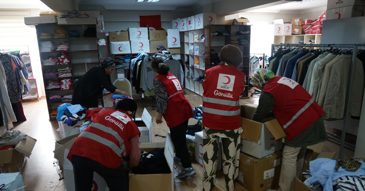 turk kizilay polatli subesinden 1300 kisiye yardim FyOw7KwH.jpg
