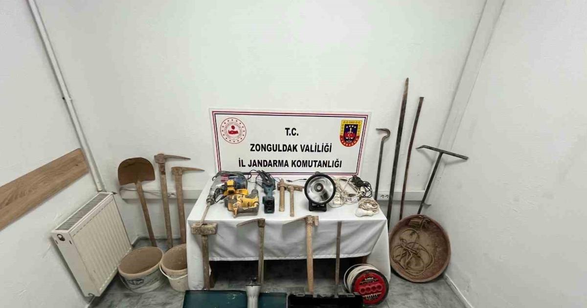 zonguldak caycumada kacak kazi yapan 5 kisi yakalandi OqZwiJFH.jpg
