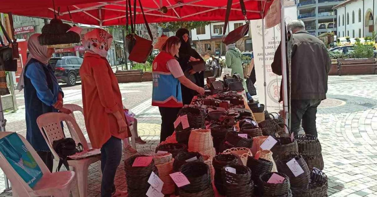 zonguldak devrekteki anneler gunu alisveris festivali yogun ilgi goruyor YabtSHuT.jpg