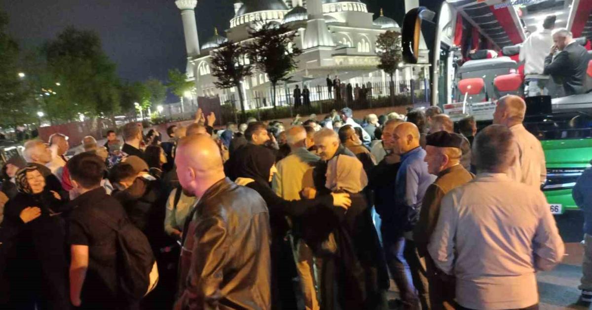 zonguldakli haci adaylari kutsal yolculuga ugurlandi HO24UlpC.jpg