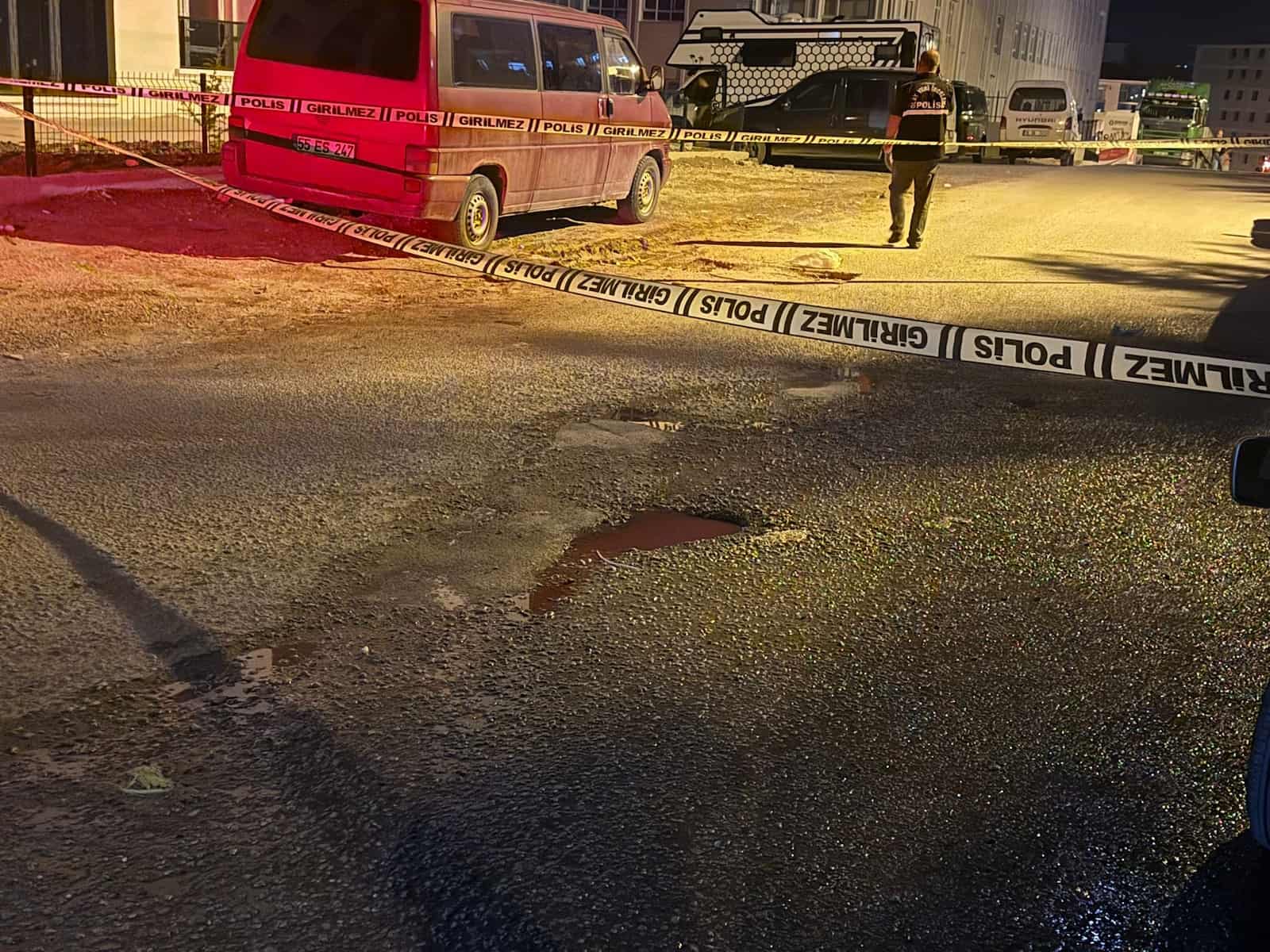 Annesiyle Boşanma Aşamasındaki Babasını Defalarca Bıçakladı