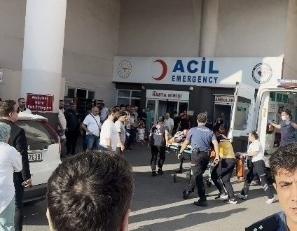 Belediye Makamında Dehşet Zabıta Kendini Vurdu, Kurşun Başkanın Koluna İsabet Etti