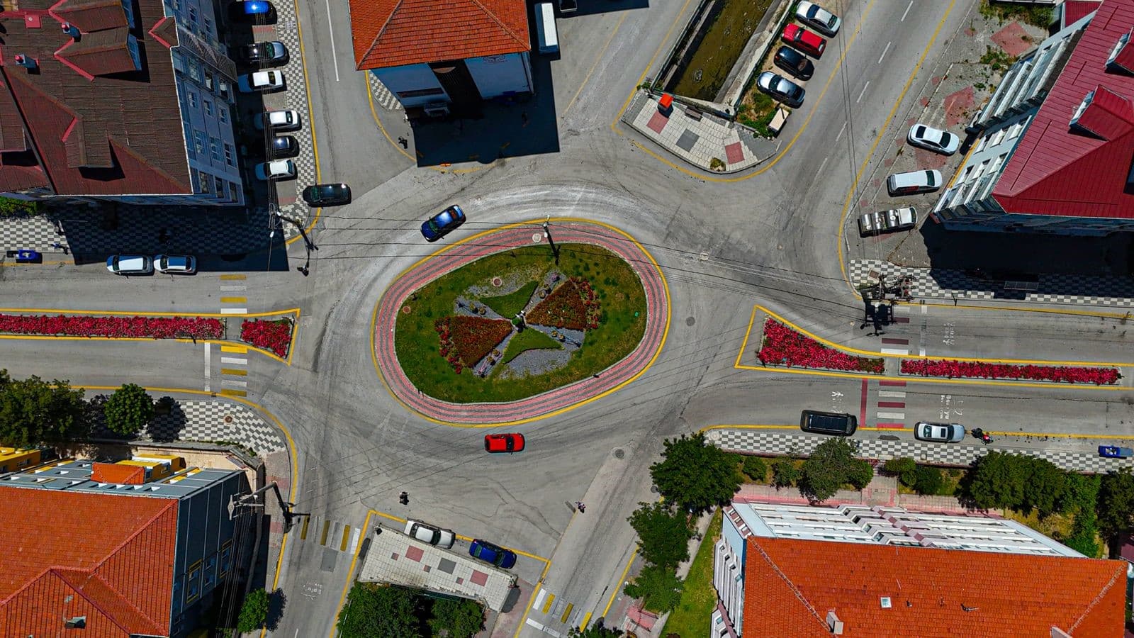 Bolu, Gül Bahçesine Döndü 561 Bin Gül Toprakla Buluştu