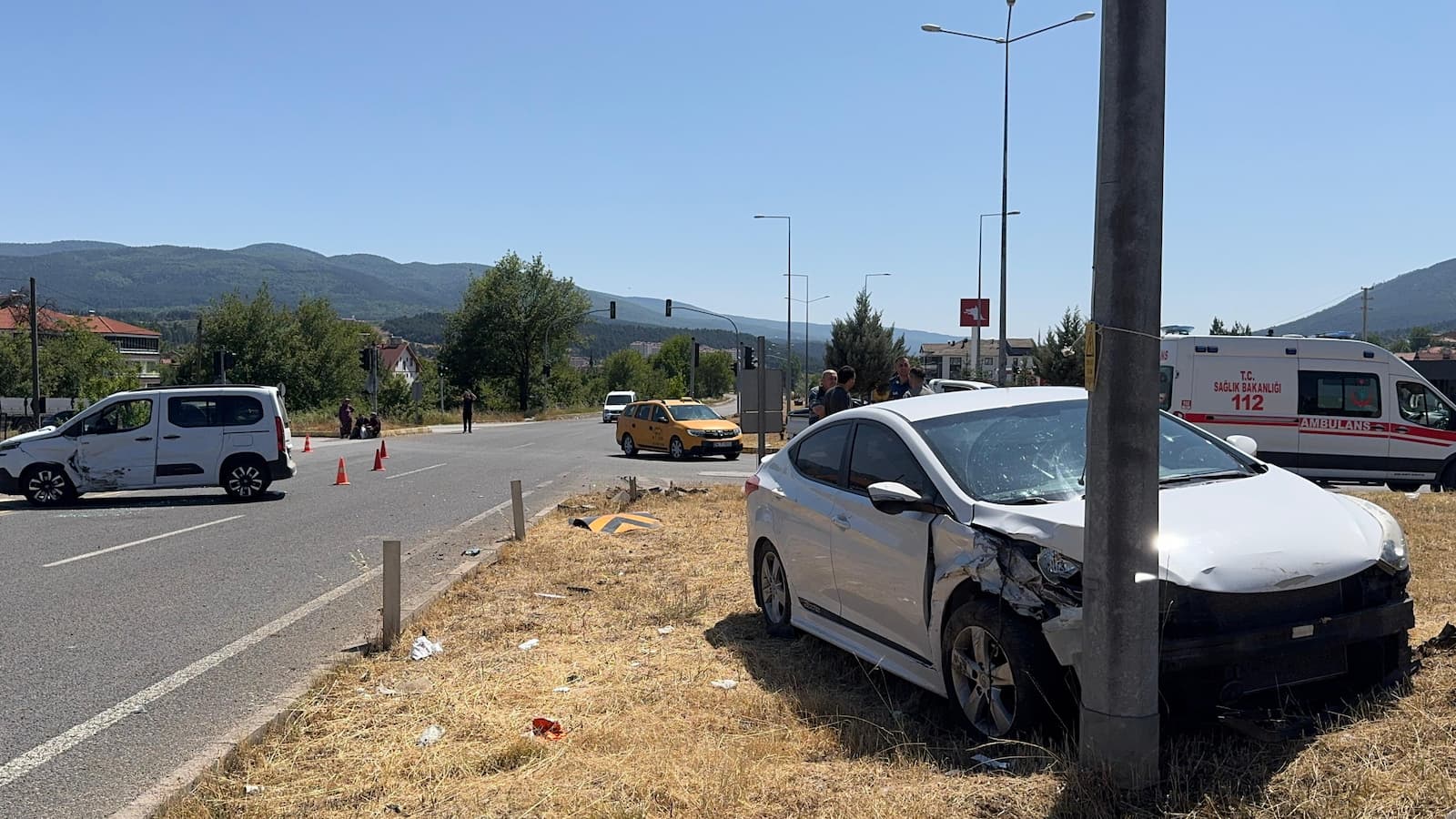 Bolu Mengen'de Feci Trafik Kazası 6 Yaralı