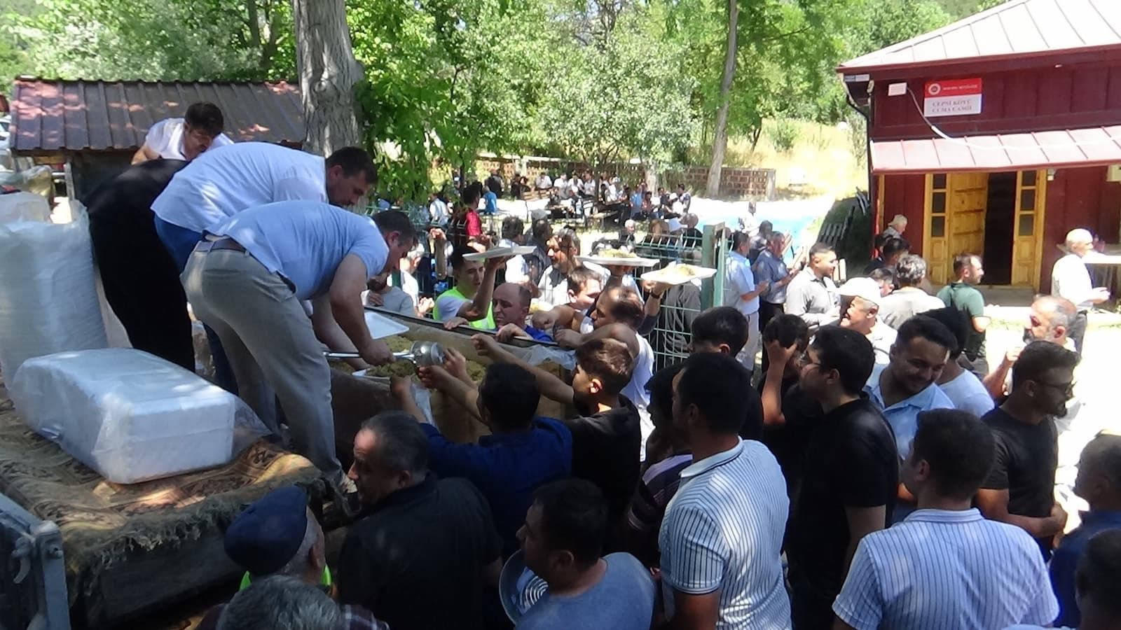 Bolu’da Asırlık Bayramda 1.200 Kilo Et Pişirildi, 2 Bin Kişi Buluştu