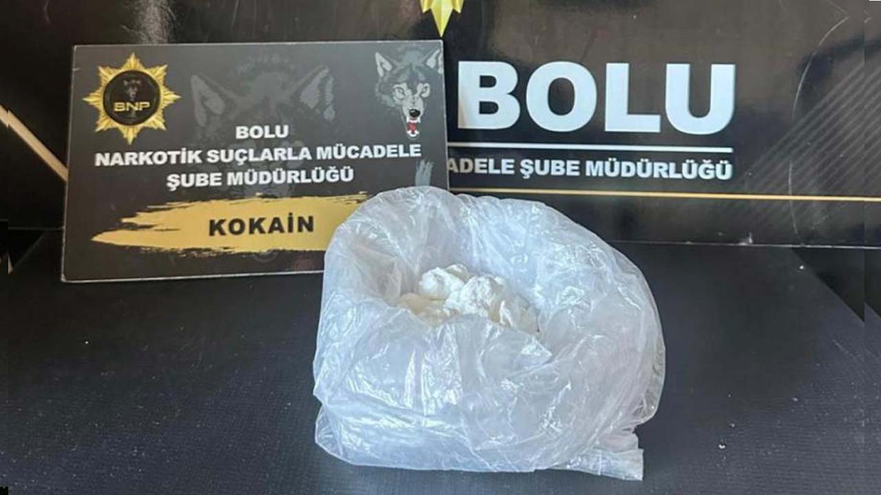Bolu'da Direksiyon Altına Zulalanan Kokain Pako Tarafından Bulundu
