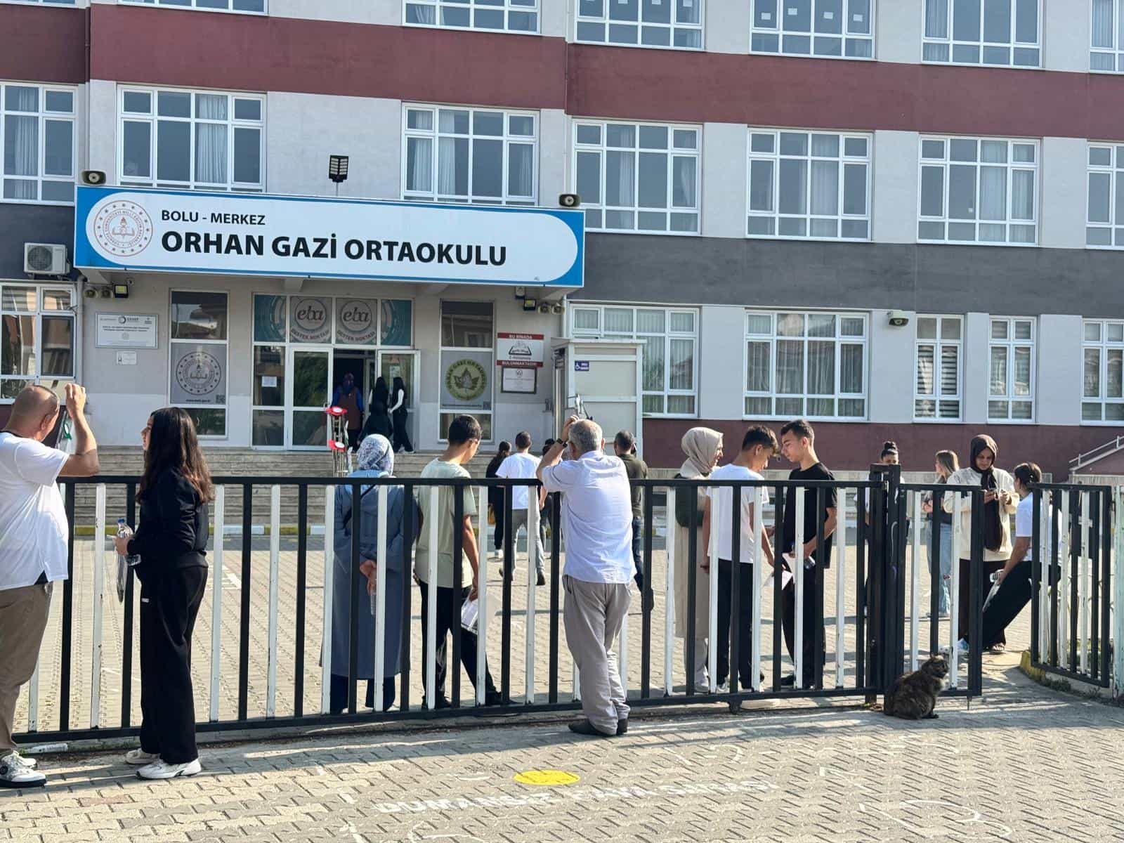 Bolu'da LGS Heyecanı 3164 Öğrenci Sınavda Ter Döktü