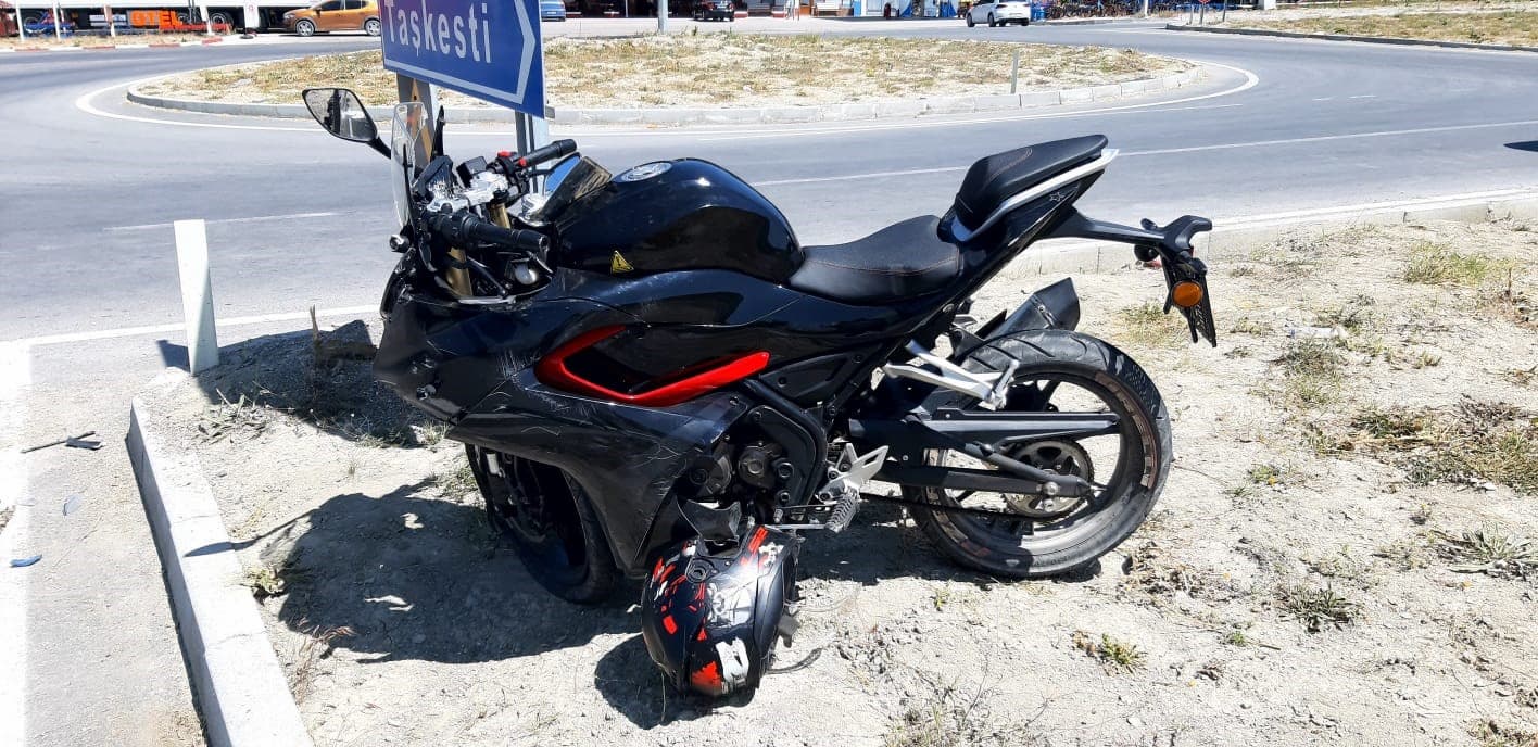Bolu’nun İlçesinde Motosiklet ve Otomobil Çarpıştı 2 Yaralı