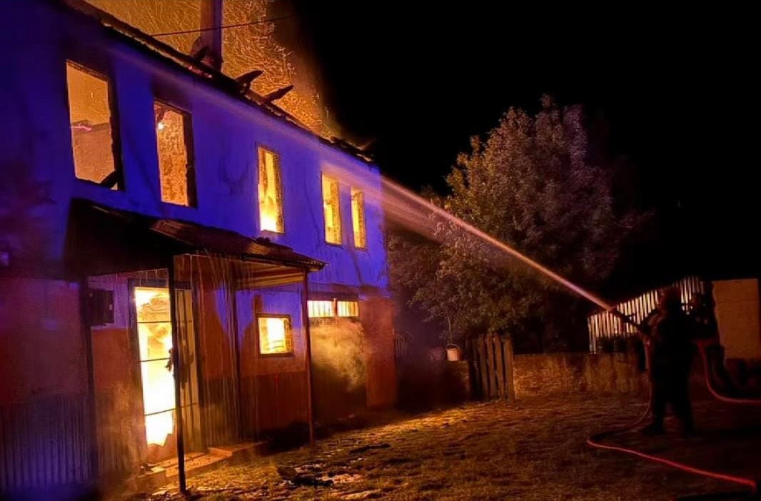Komşuda Korku Dolu Anlar Alevler Evi Yok Etti