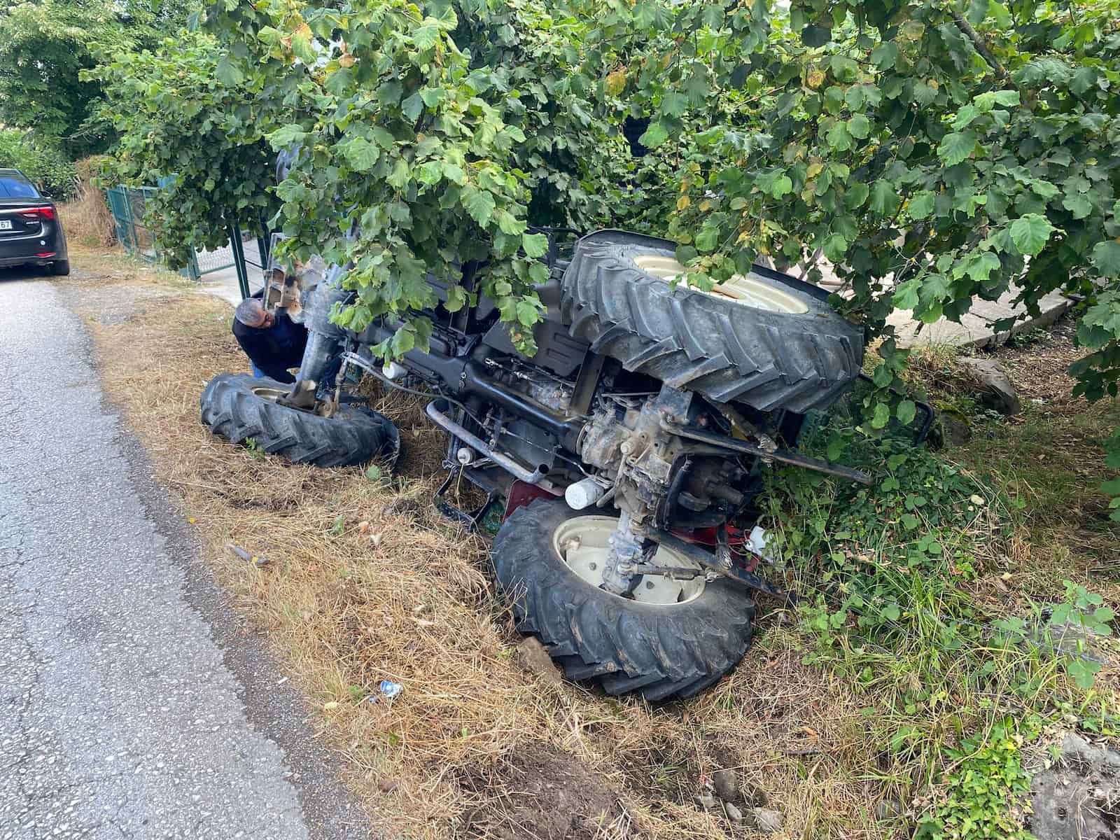 Kontrolünü Kaybeden Traktör Böyle Devrildi