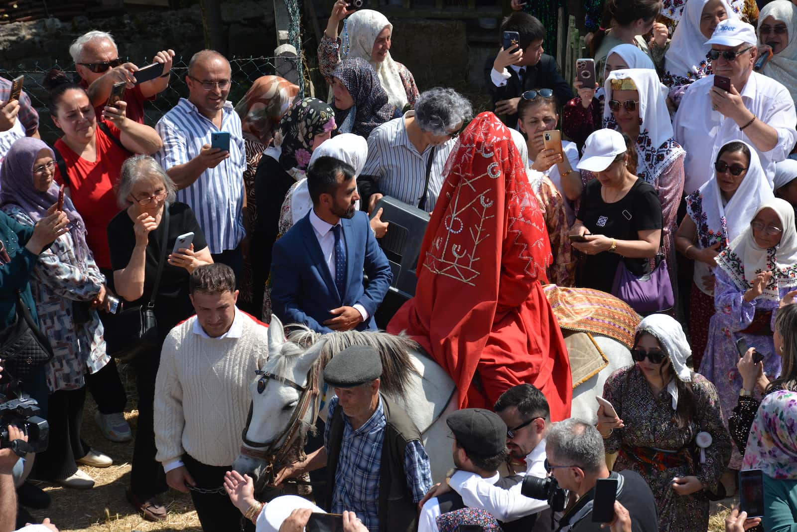 Mengen’de Kültür Şöleni Yöresel Kıyafetler ve Geleneksel Gösteriler Büyüledi (2)