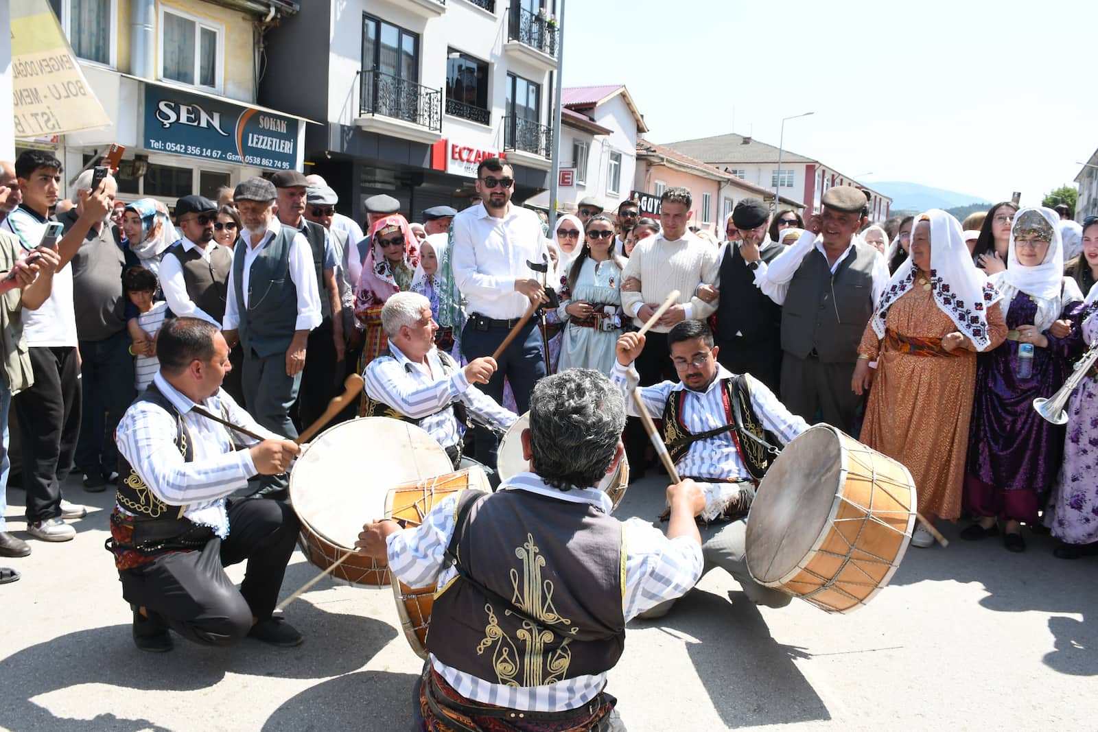Mengen’de Kültür Şöleni Yöresel Kıyafetler ve Geleneksel Gösteriler Büyüledi