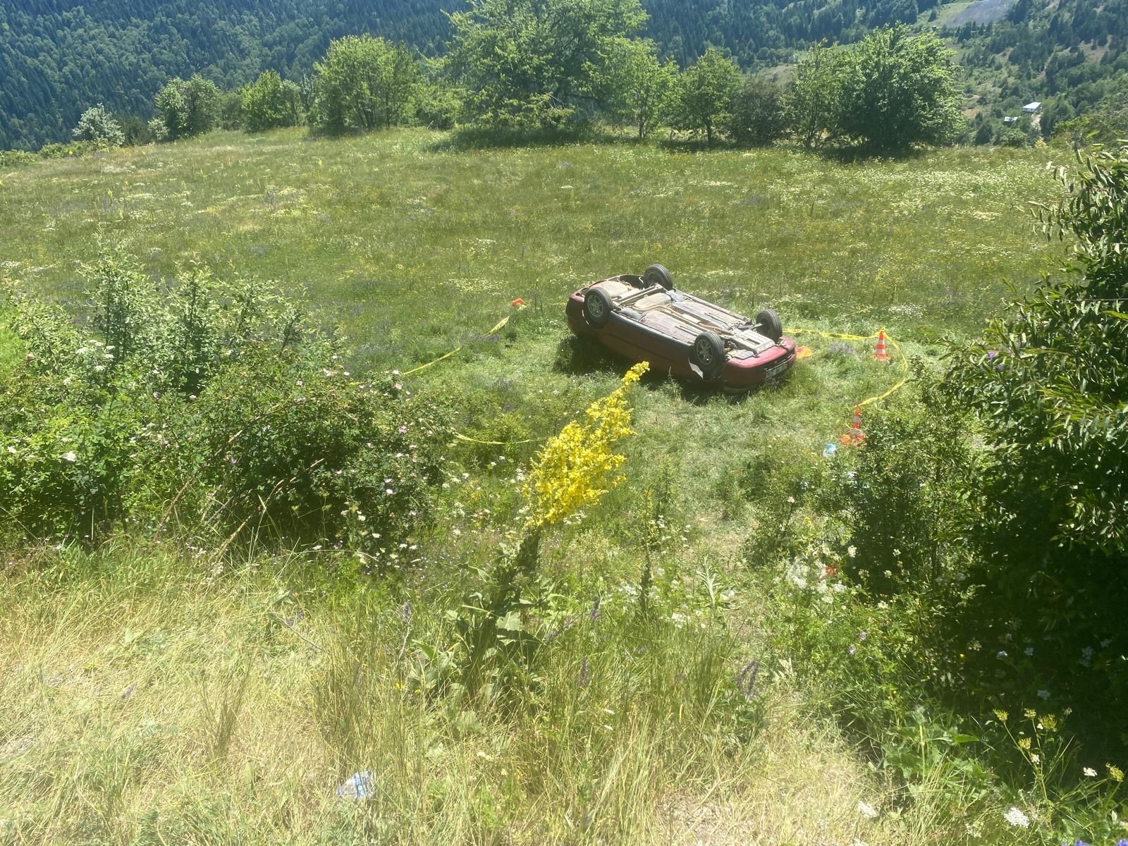 Otomobil Uçuruma Yuvarlandı 1 Ölü, 4 Yaralı
