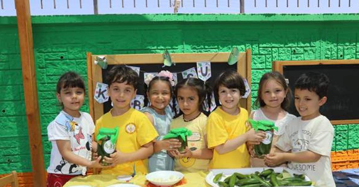 ankara cubukda gelecegin ciftcileri yetisiyor salatalik ekiyor tursu kuruyorlar MO1NBT1I.jpg