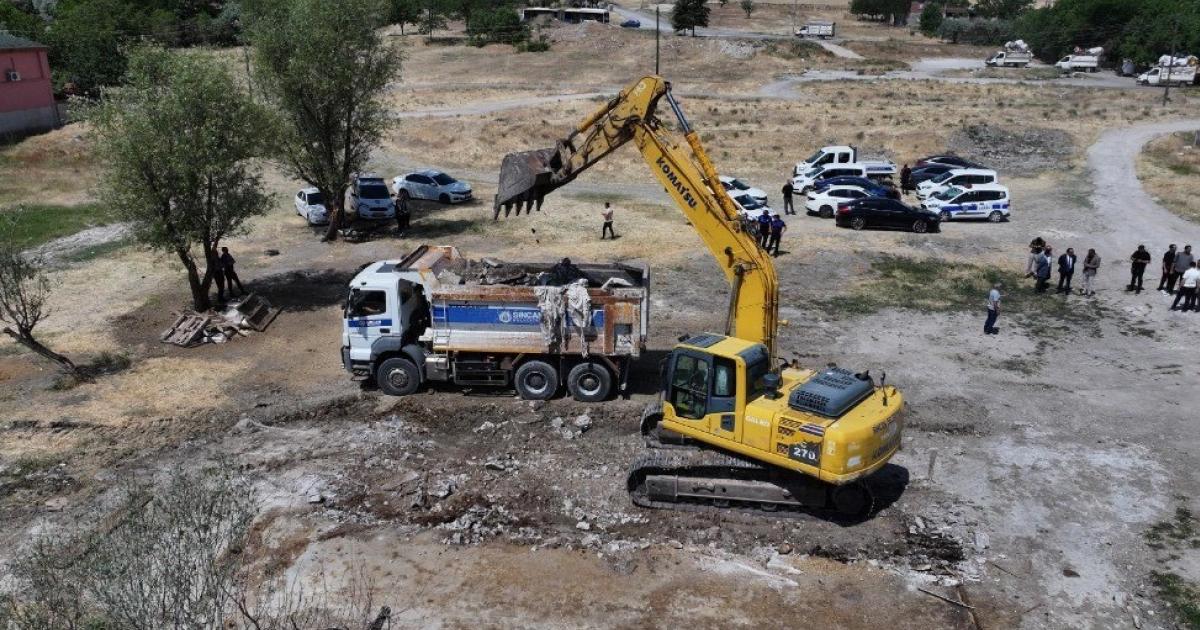 ankara sincanda ruhsatsiz yapilar yikildi skGdwrAY.jpg
