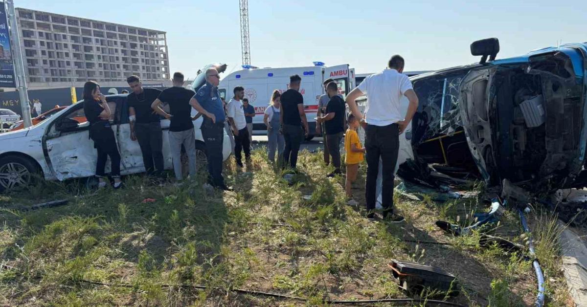 ankara sincanda trafik kazasi dolmus ve otomobil carpisti eIV8HUQj.jpg