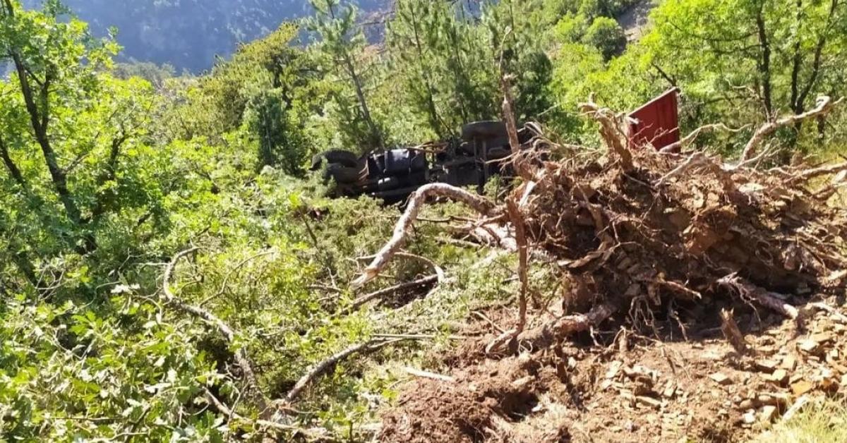 ankarada freni bosalan itfaiye araci ucurumdan yuvarlandi 9IFadS9p.jpg
