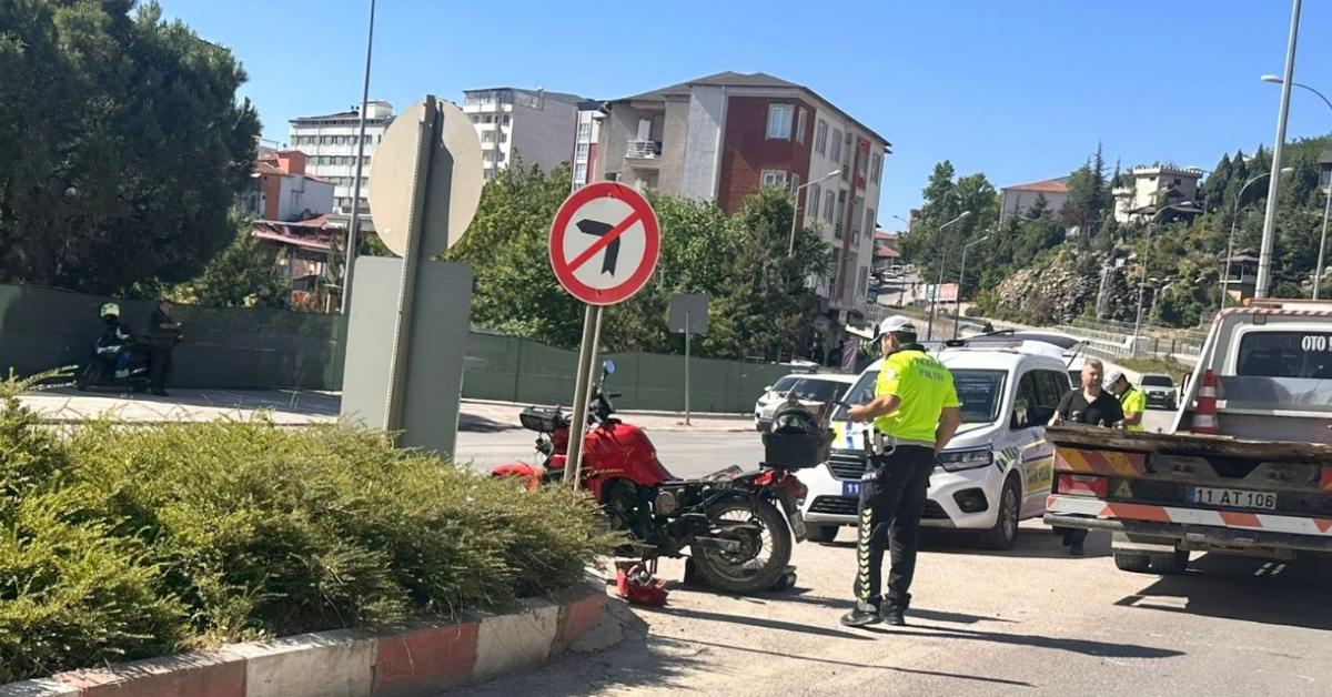 bilecikte motosiklet kazasi oldu surucu yaralandi HBqTMKEB.jpg