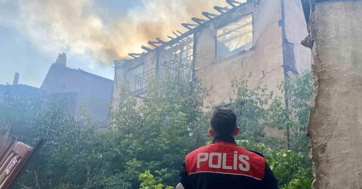 cankirida metruk evde yangin cikti jk6N89pE.jpg