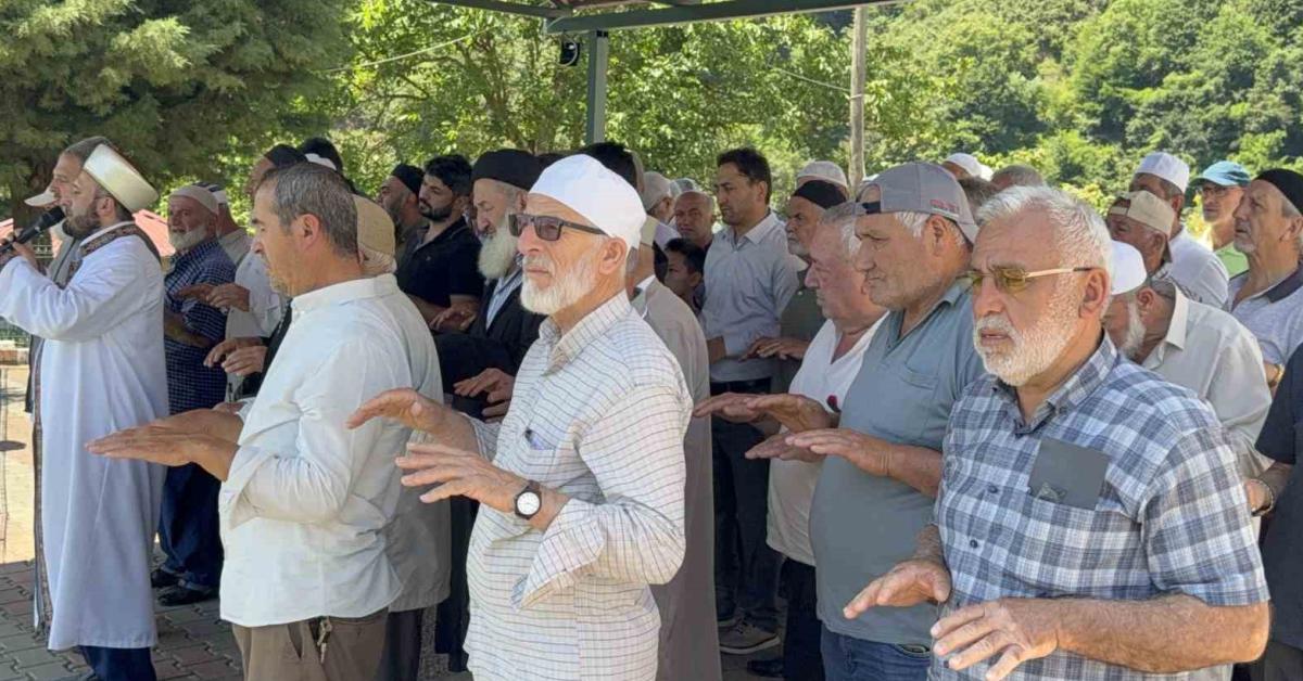duzce cilimde yagmur duasi yapildi FrsG89yD.jpg