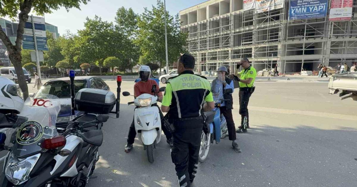 duzcede motosiklet denetimleri tam gaz devam ediyor EnW1XXHR.jpg